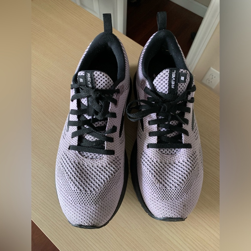 Brooks Revel running shoes - sz 10, lavender/black. Great condition! - Picture 3 of 6